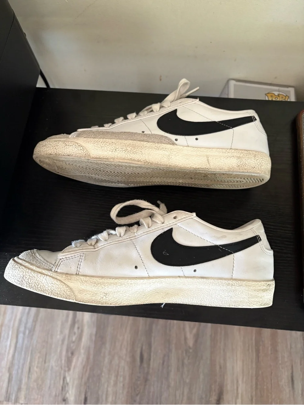 Men’s Nike White and Black Low-Top Leather Sneakers